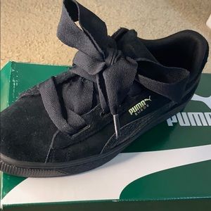 Suede Pumas